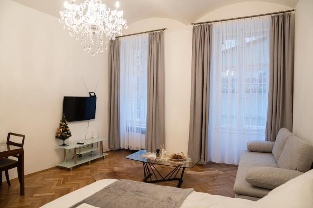 Cozy Flat By Wenceslas Square! Prague Exterior photo