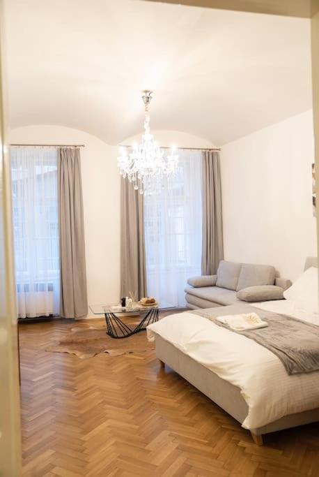 Cozy Flat By Wenceslas Square! Prague Exterior photo